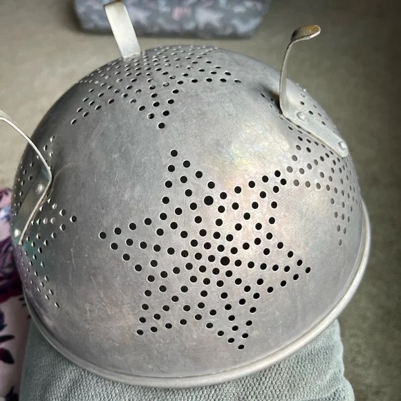 Star Pattern Metal Colander - Picture 2 of 2